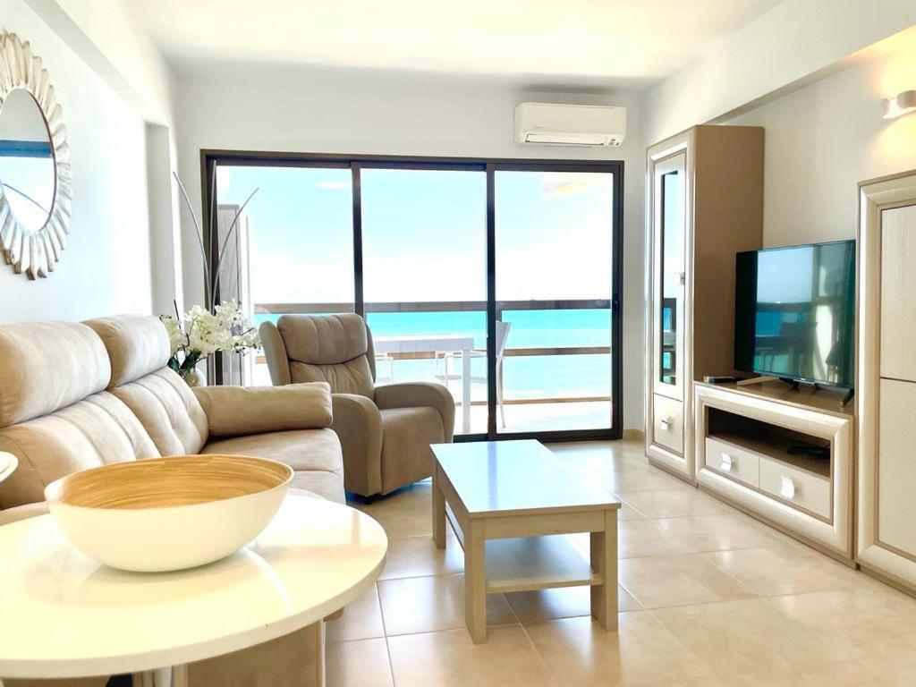 Calpemar 8 Sea View First Line Arenal Beach Bagian luar foto